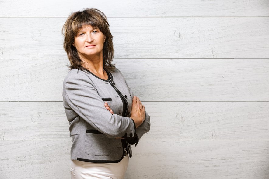 Maria Arko iz Ribnice dobro pozna okus razočaranja in žalosti. Na Kmetijo je stopila z močno željo po svežem vetru v jadrih in upanju na boljše, lepše življenje.