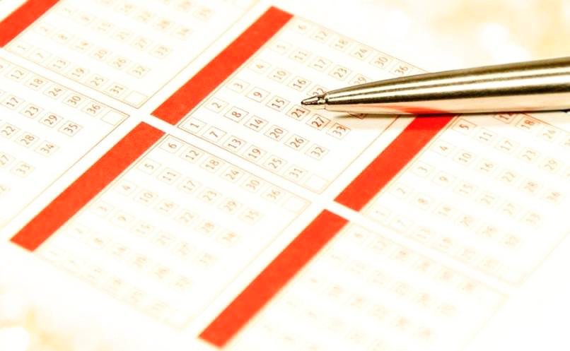 V petek je na zasebno plažo v zalivu Saginaw, v ameriški zvezni državi Michigan, naplavilo truplo 57-letnega Gregoryja Jarvisa. Svojci so ga pogrešali že dva dni, vse odkar se v sredo ni vrnil iz službe.