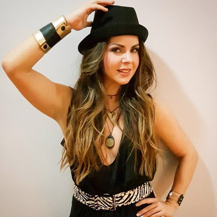 Neisha: »Nikoli ne bomo enaki, smo pa lahko enakovredni in si podarimo mir« Neisha - njena nova pesem Le vkup - Vsi smo bratje in sestre, dovolj je ločevanja, nikoli ne bomo enaki, smo pa lahko enakovredni in si podarimo mir. Ločujejo nas vera, politika, kultura, morala, barva kože, razlike so žal nepremostljive.