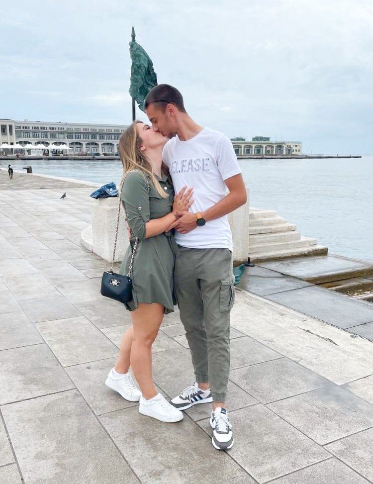 Nina Savnik je po šovu Sanjski moški našla srečo v ljubezni. Kot je pojasnila za 24ur.com, se je zaljubila med opravljanjem prakse na hotelski recepciji - chef Stefan
