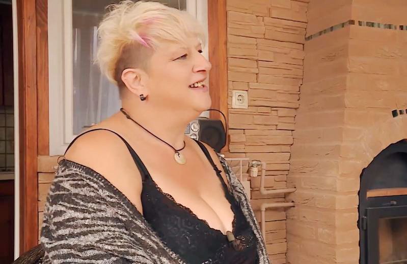 V 5. sezoni šova Ljubezen po domače sodelujeta tudi mati in hči. A če tega tekom oddaje ne bi razrili, najbrž nihče ne bi ugotovil, da ju veže tako tesna sorodstvena vez, saj Manja Šernek ni niti malo podobna Ceciliji Shatz.