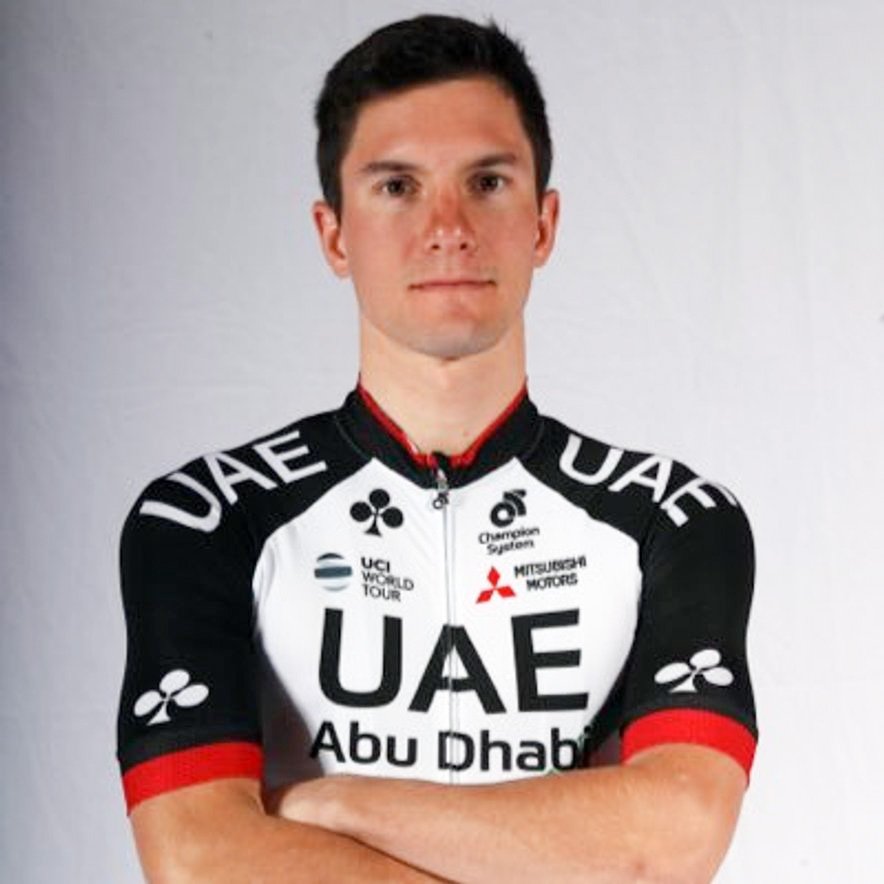 Včeraj se je na Bledu z izbranko Matejo namreč poročil Jan Polanc. 29-letni kolesar, sicer član profesionalne ekipe UAE Team Emirates, iste ekipe kot Pogačar, je svojo Matejo sicer zaprosil novembra lani. Letošnjo oktobrsko soboto pa sta izkoristila še za pravljično poroko.