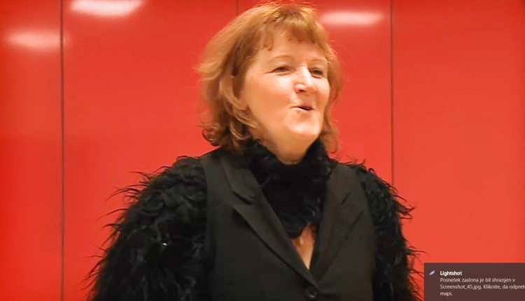 V šov Ljubezen po domače je tudi igralka - Jožica Gabrič Jožica Gabrič - igralka - moje življenje je cirkus - za snemanje se je oblekla v opičji kostum.