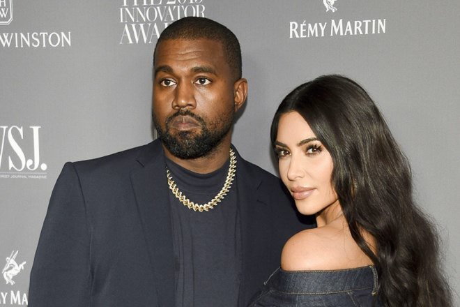 Ameriški glasbenik Kanye West je tudi uradno postal Ye. Njegovi prošnji za spremembo imena je namreč ugodilo sodišče v Los Angelesu. Odpovedal pa se je tudi priimku West. Kanye West tako ni postal Ye West, ampak samo Ye. Kanye West je torej zdaj preprosto Ye.