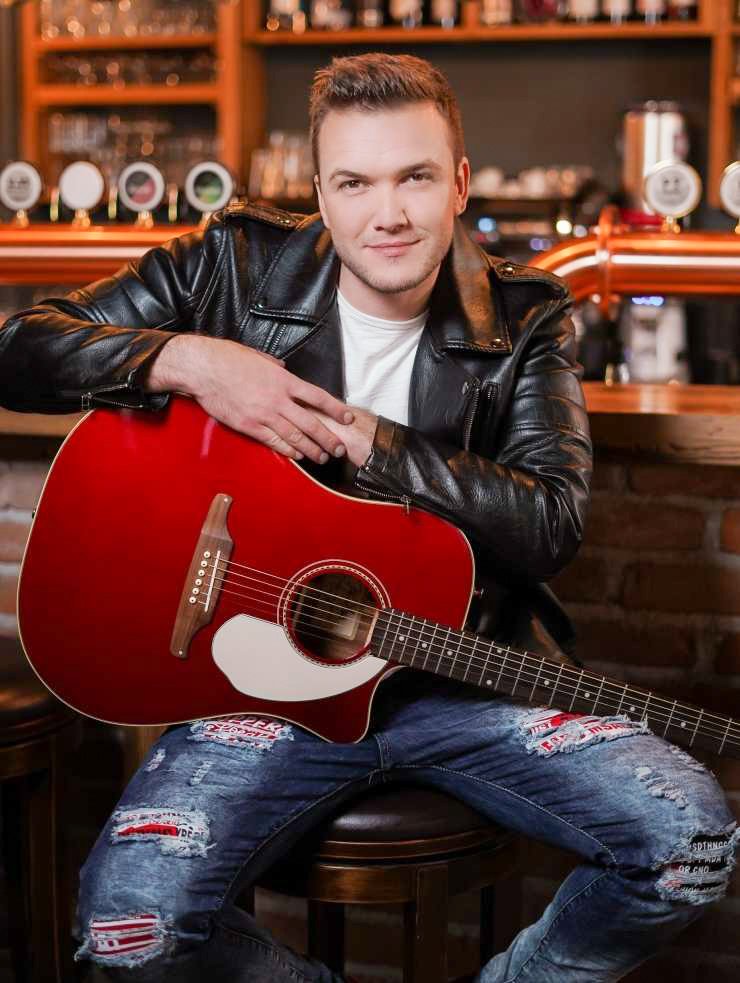 Luka Basi je na družbenem omrežju pokazal novega družinskega člana oziroma članico. Njegova družina se je namreč povečala za novo štirinožno prijateljico, kužiko Bello.