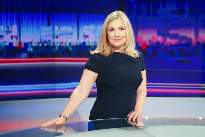Kot so sporočili iz RTVS, se je Manica Janežič Ambrožič za ta korak odločila zaradi nestrinjanja s spremembami programsko-produkcijskega načrta za informativni program TVS za prihodnje leto. Te so po njihovih navedbah nujne tako zaradi pomanjkanja kadrov kot tudi padca gledanosti informativnih oddaj.