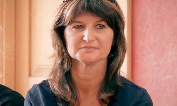 Kot je mogoče razbrati, je imela Maria težave z moškim, ki je bil v okolici priljubljen, medtem ko je za štirimi stenami vladal nadzor, prezir, zasmehovanje, ob zavrnitvi pa je nastopilo maščevanje.