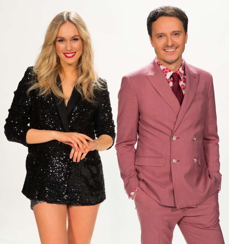 21-letna Melani Mekicar je sicer nekaj let za svojimi prijatelji dosegla še en pomemben mejnik. Končno je namreč opravila vozniški izpit, kar ji bo zagotovo olajšalo delo, predvsem v dnevih, ko snema oddajo v Petek zvečer in isti dan dela tudi na radiu.