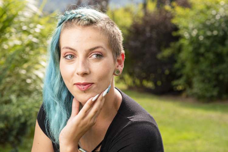 Mihaela Krajnc si je najbrž sodelovanje v šovu Ljubezen po domače zapomnila po številnih čudaško obarvanih situacijah, ob katerih je pred resničnostno kamero ostala brez besed, ampak Mihaela še zdaleč ni zgolj sodobno kmečko dekle z dolgimi nohti in modrimi lasmi.