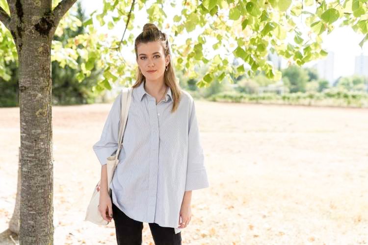 Influencerka Špelca Čebelca je nemara mnogim antipatična zaradi svoje vzvišene, afnaste narave in nenehno razkazujočega občutka večvrednosti. Mila Peršin je njeno popolno nasprotje, saj je marljiva, modra, razgledana in prizemljena 22-letnica, ki jo močno privlačita umetnost in kultura.