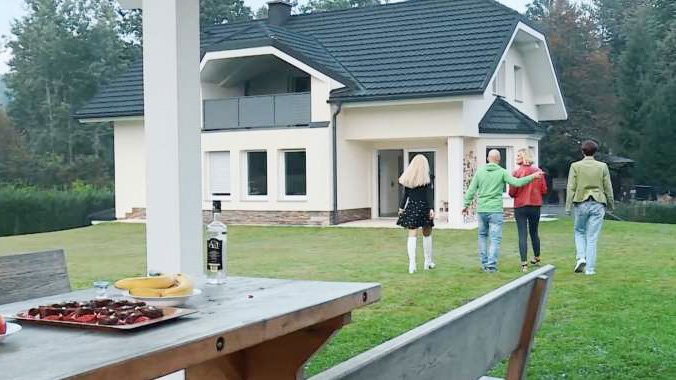 41-letnik iz Ribnice je namreč podjetnik, ki se ukvarja z raznolikimi dejavnostmi. Opravlja denimo slikopleskarska dela in izdeluje embalažo iz plastičnih mas.