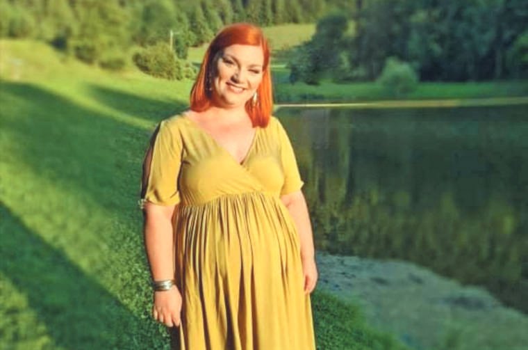 Klara sicer ocenjuje, da je vsaka nosečnost drugačna, tretja ji je denimo prinesla tako imenovano baby shower zabavo, ki so ji jo organizirale prijateljice.