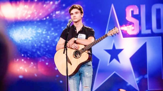 Val Nograšek je mladenič, ki se je letošnje leto opogumil za sodelovanje v šovu Slovenija ima talent, a se ne prvi, ne drugi nastop žal ni odvil tako, kot je upal in si želel.
