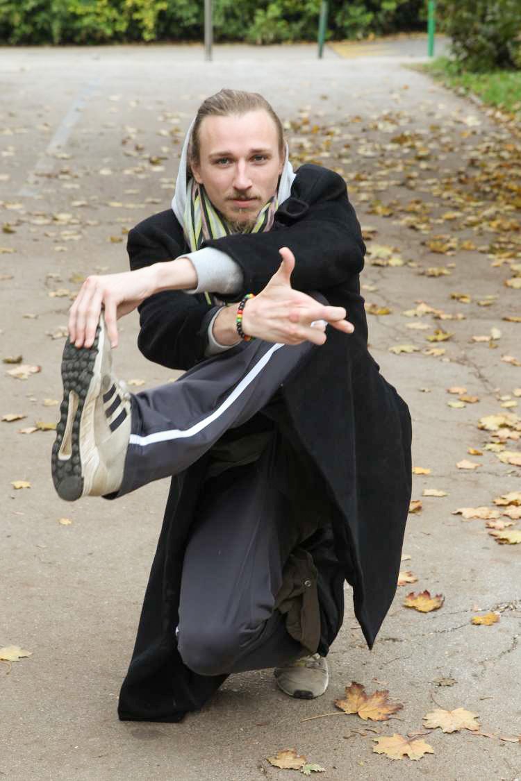 Žigan Krajnčan še pred polfinalom Talentov predstavlja nekaj novega Žigan Krajnčan je nastopal v projektih mnogih slovenskih koreografov, glasbenikov in režiserjev, kot svetovalec za gib/koreograf pa je sodeloval z AGRFT, MGL in SNG Drama Ljubljana.