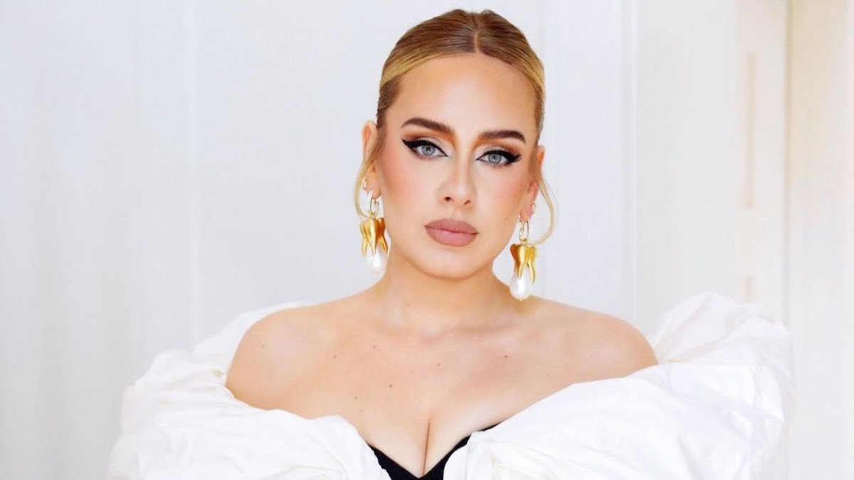 Mel B bi morala Adele pobarati, katero je najboljše darilo, kar jih je dobila; a ko je prišla na vrsto, je dejala, da se ji vprašanje zdi malce trapasto. Zato je v šali pribila, da lahko odgovori namesto nje: najboljše darilo, ki ga je prejela Adele, je vibrator.