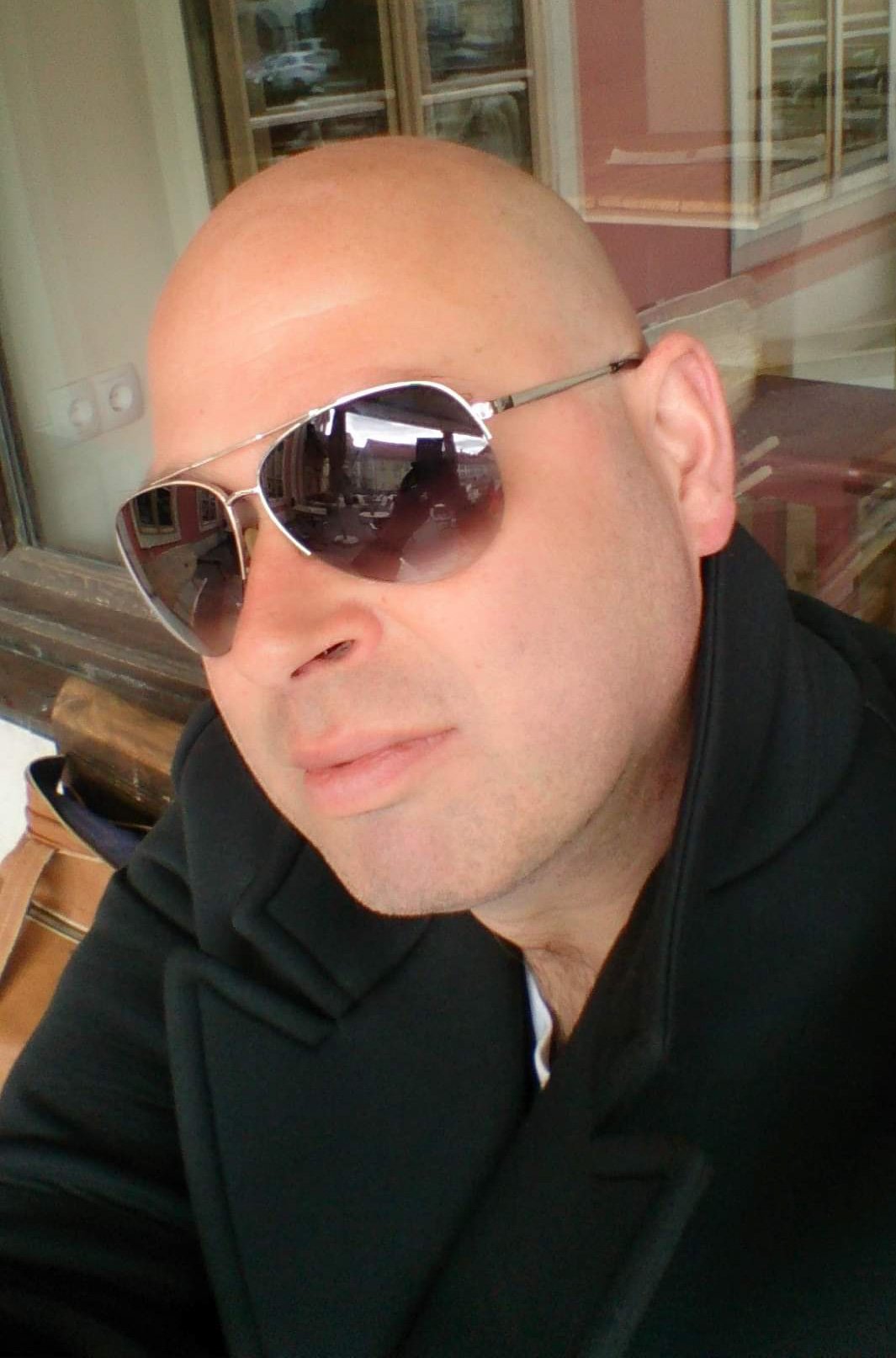Opravil je eno najdaljših in najtežjih kulturnih transverzal, pod eno znamko, KIBLA, za katero se je Dejan tako zelo boril; to je Dejanova neponovljiva transverzala umetnosti, kulture, tehnoloških inovacij, novih poklicev, novih izobraževanj, kreativnega oblikovanja, CGP-jev, estetike, sociale, zabave in ljudi.