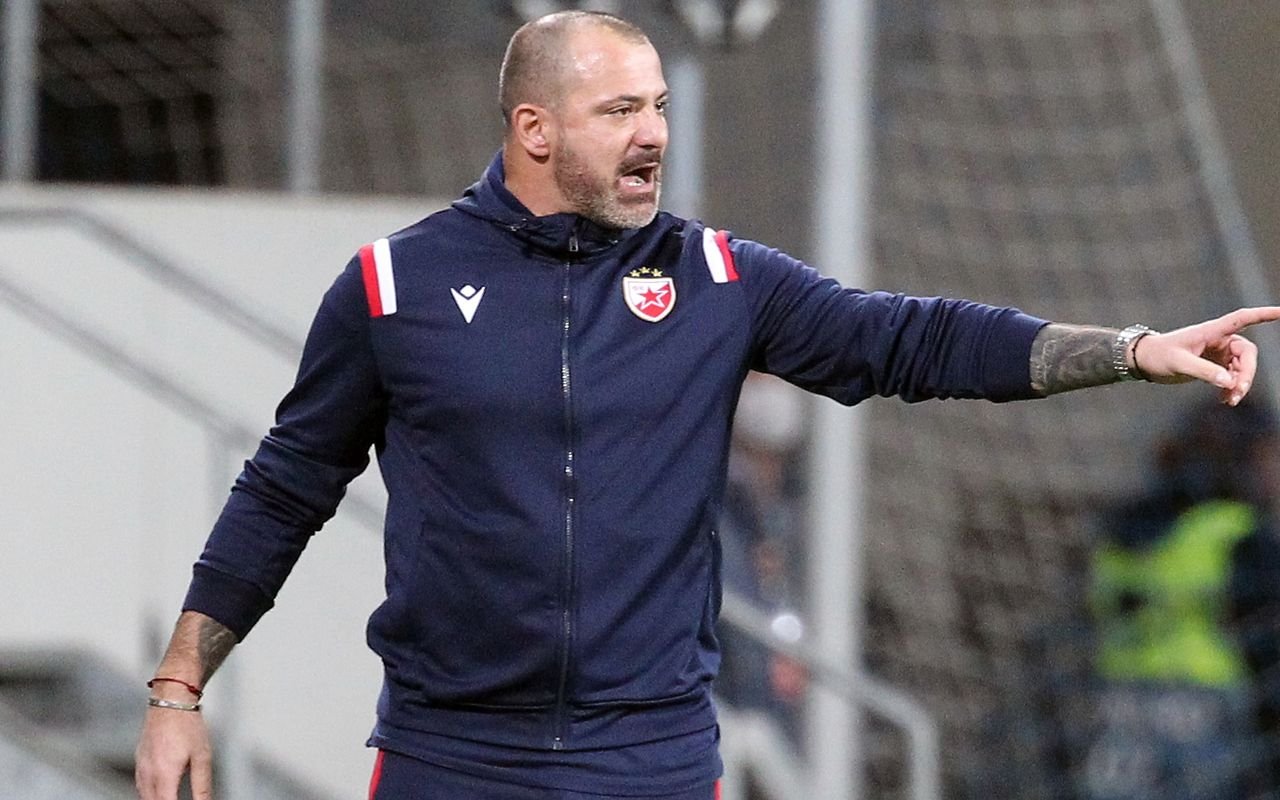 Tekma med Crveno zvezdo in Midtjyllandom se je končala z zmago Dancev in dvema izključenima nogometašema domače ekipe. Napeto ozračje na znameniti Marakani je vrelišče doseglo po tekmi, ko je madžarski sodnik zapiskal konec tekme.