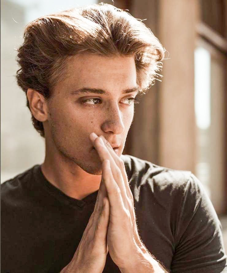 Kmetija: Drugi obraz Mattia Rutarja Mattia Rutar - To je ena obljuba, ki sem jo naredil že leta in leta nazaj, nekomu, ki mi je pri srcu. Zakaj pa ne, če se lahko pomaga ljudem, zakaj ne bi pomagali? Realno je lepo pomagati ljudem … jaz sem preživel že marsikaj v življenju …