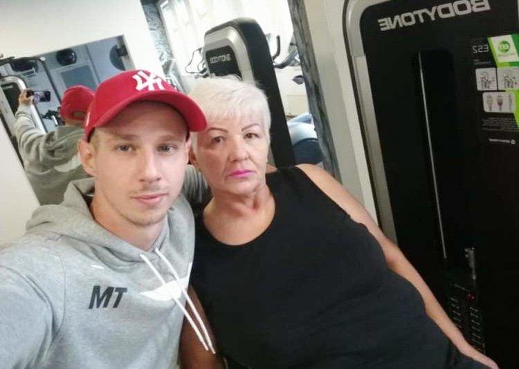 Se je pa slednje spremenilo, ko je spoznala osebnega trenerja Boštjana Makopeka, katerega motivacijski pristop je zelo hitro obrodil rezultate. Začela sem trenirati eno uro na dan in kilogrami so pričeli počasi kopneti.