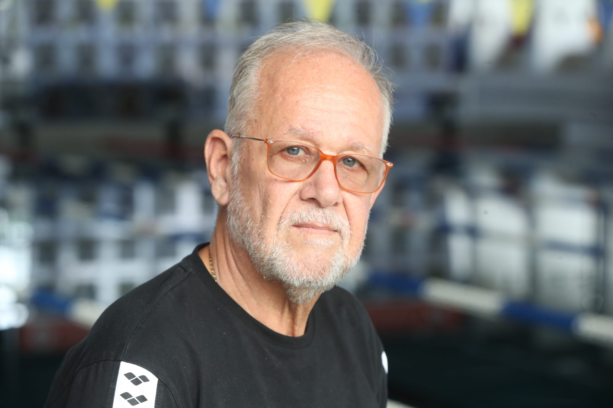 Turi Gyorgy, ki je treniral dvakratnega svetovnega prvaka in šestkratnega nosilca olimpijskih medalj Laszla Cseha ter druge vrhunske plavalce, je dejal, da je zaradi obtožb njegov položaj postal 