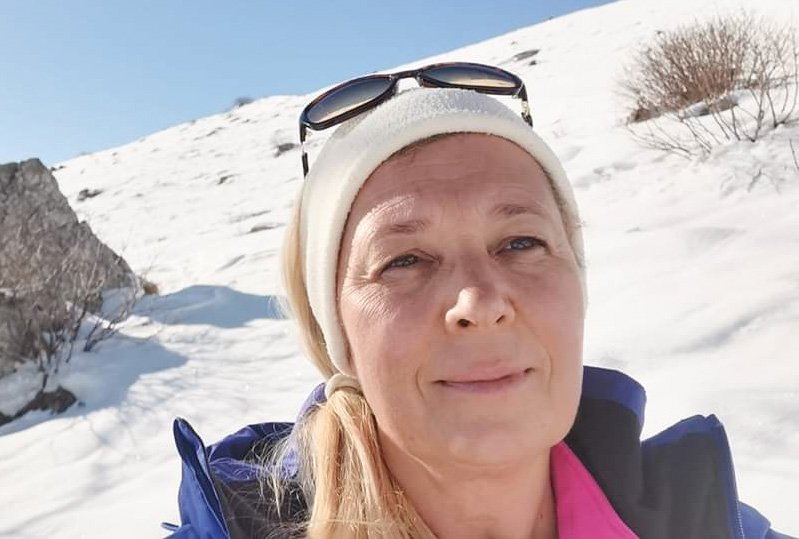 Anamarija Kovačič - O materi Zemlji Anamarija pove, da je njena največja prijateljica, zaveznica, varuhinja in obratno – sta eno, globoko povezani v brezmejni ljubezni: Občutim izjemno globoko povezanost z vsemi njenimi kreacijami, ki jih ustvarja, in v mojem srcu gori neskončna ljubezen do vsega, kar ona JE, pravi naša sogovornica.