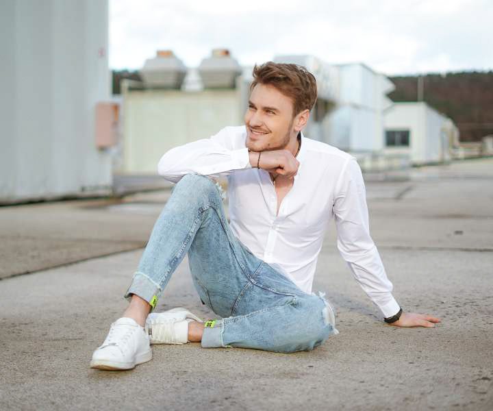 Dino Petrić - Slovenija ima talent - Kot smo poročali že včeraj, danes na odru šova Slovenija ima talent zaradi bolezni ne bo finalista Dina Petrića.
