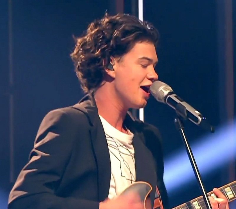 Talenti: Finale v roke Ane Grdadolnik in Martina Arbija Martin Arbi - Veliko finale bo sicer na sporedu 19. decembra, na odru pa se bodo predstavili, Tajda Korče, De Liri, Marko Stanković, Maša Ferme, Tina Pezdirec, Tamia Šeme, Dino Petrić ter mati in hči Suzana in Julija.