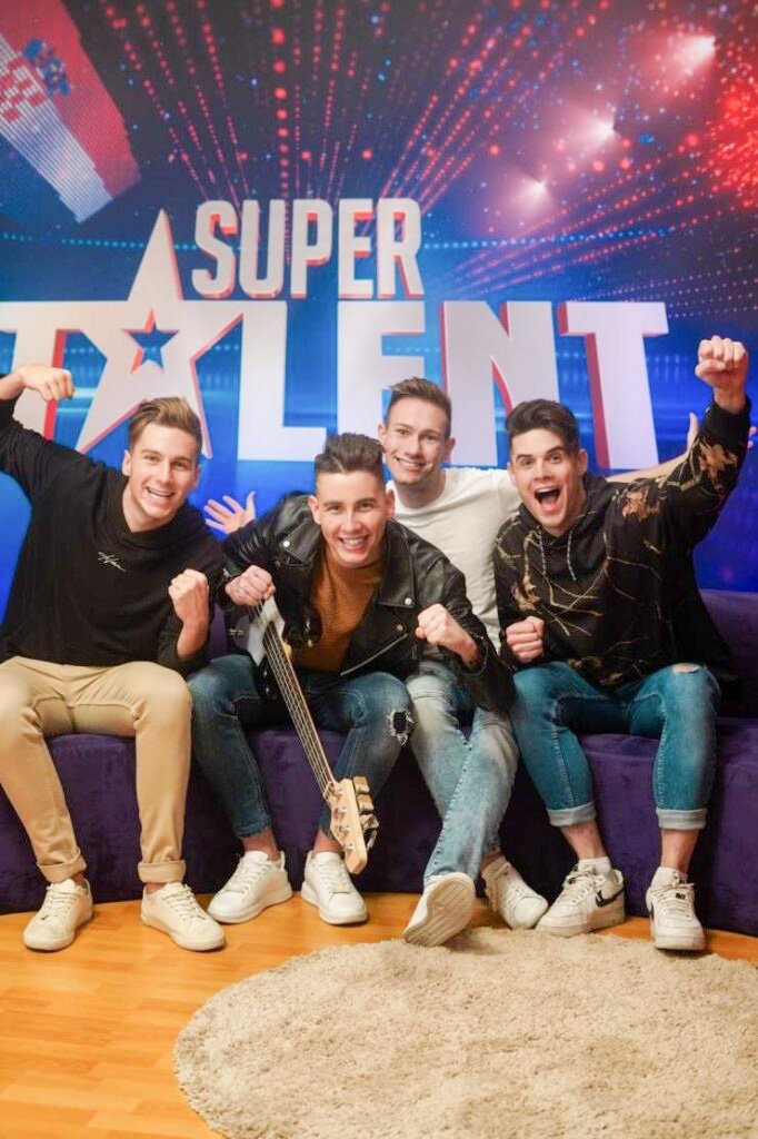 Skupini Polkaholiki se je uspelo uvrstiti v polfinale hrvaškega šova Supertalent. Na malih ekranih jih boste lahko spremljali že to nedeljo.Izbor Supetalent na Hrvaškem poteka nekoliko drugače kot slovenski Talenti.