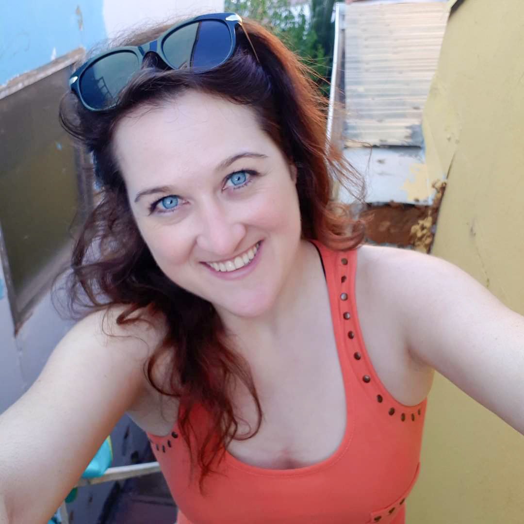 Sentya - Davida sprejemam takšnega kot je. Nekatere življenjske zgodbe ima zelo podobne mojim, zaradi česar sem se lahko na trenutke poistovetila z njim in razumela, zakaj tako ravna. V prvi vrsti mi je pomembno, da ni slab človek, v resnici je zelo srčen, je pa res, da če ga kdo izzove, pa se ne pusti in lahko izbruhne.