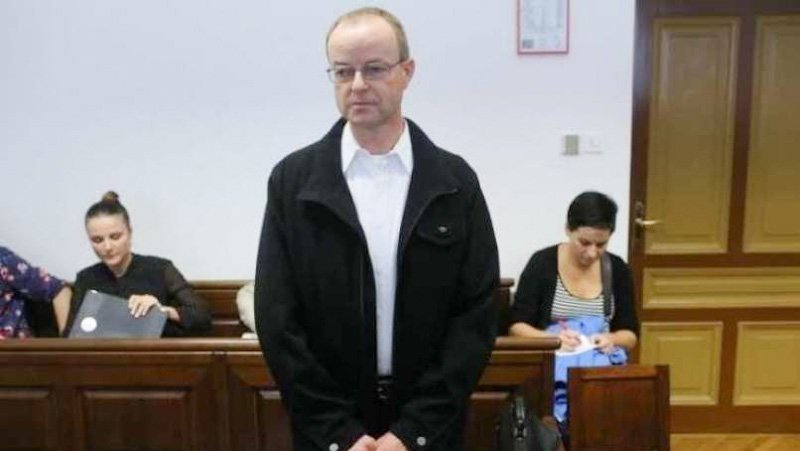 Franc Klopčič - Psihiatrinja Žmuc Tomori in klinični psiholog Aleš Fridl sta sicer med prvim sojenjem ocenila, da je bila oškodovanka travmatizirana in trpi za posttravmatsko stresno motnjo ter da so se njene težave, depresija, bulimija, samopoškodbe in drugo, začele po letu 2010, sicer pet let po domnevni zlorabi.