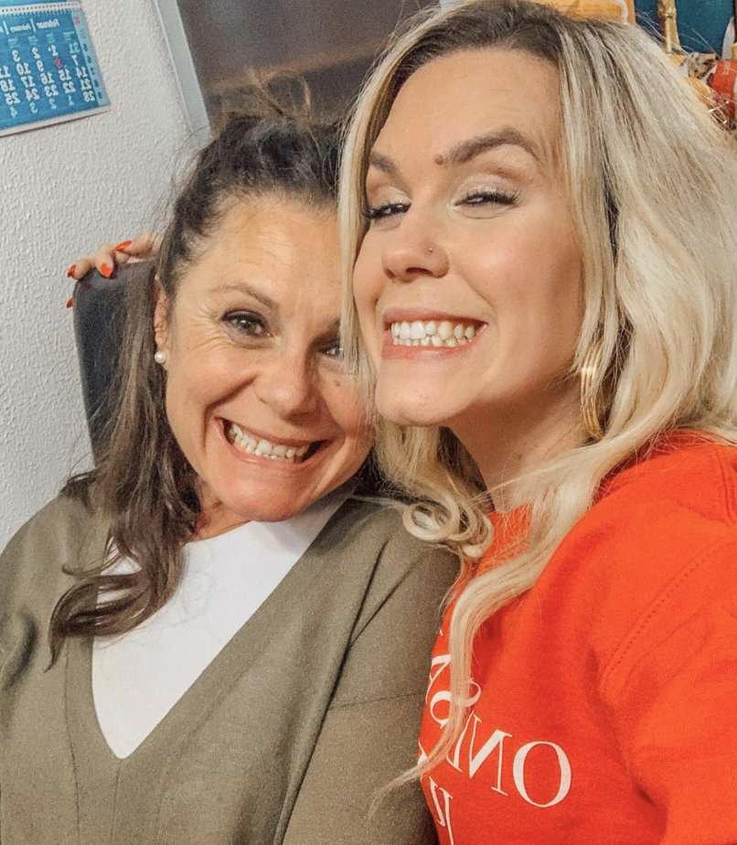 Nika Zorjan - Veliko osebnostnih karakteristik opažam v obeh in hvaležna sem jima za tako dosledno vzgojo. Zaradi njiju nama je bilo s sestro prihranjeno veliko gorja, s kakršnim se srečujejo otroci in mladostniki. Včasih se nam starši zdijo samoumevni, in šele ko sami odrastemo, dojamemo, kako privilegirani smo, če imamo povezano družino. Mami je moja velika vzornica in zelo sem ponosna, če mi rečejo, da sem ji podobna.