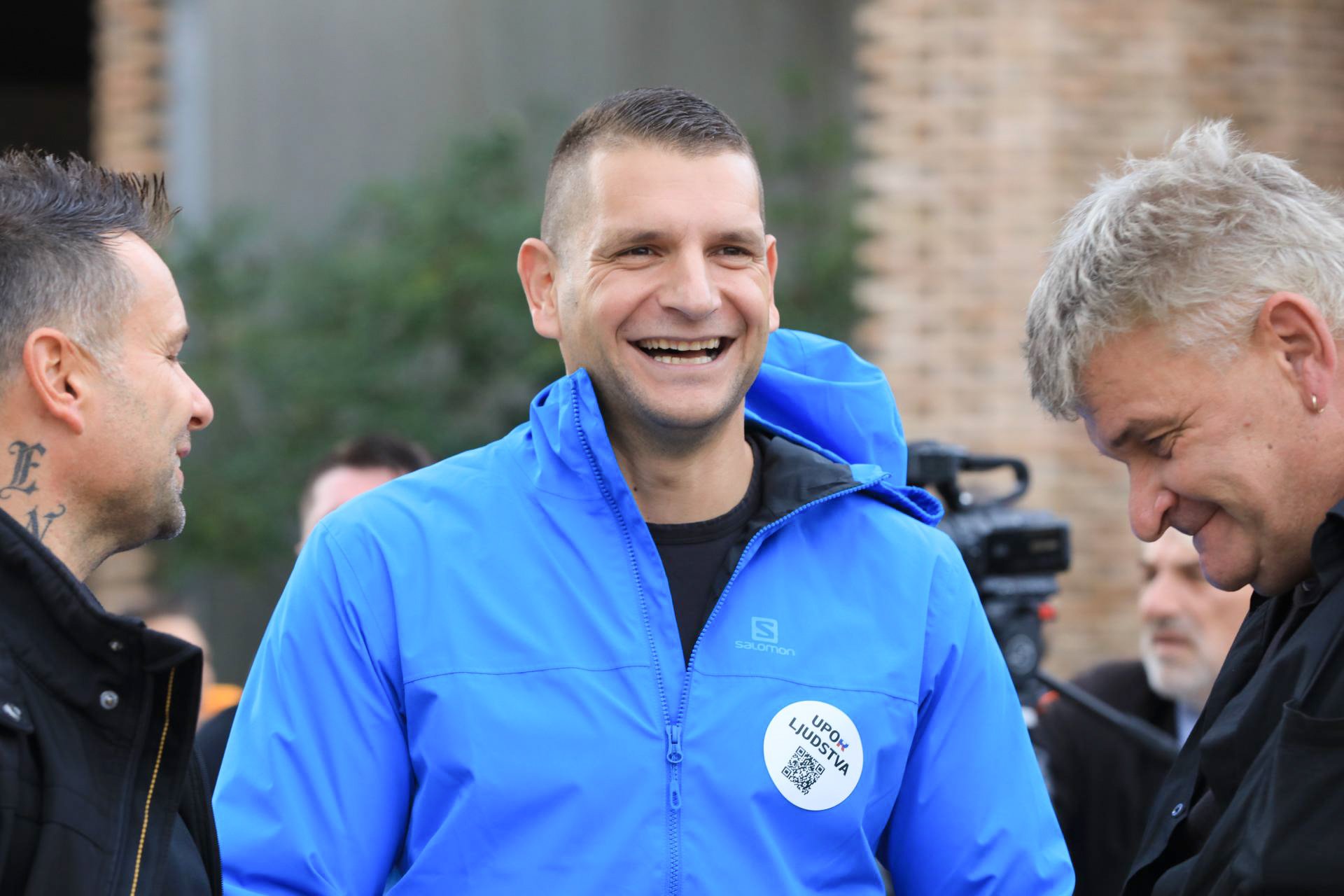 Zoper Stevanovića, ki se je tedaj sam zglasil na policiji, so odredili policijsko pridržanje, na njegovem domu in v prostorih stranke Resni.ca pa opravili hišne preiskave. Generalna policijska uprava je zoper njega podala kazensko ovadbo zaradi suma storitve kaznivega dejanja hujskanja k upiranju. Okrožna državna tožilka pa je 24. decembra kazensko ovadbo zavrgla.
