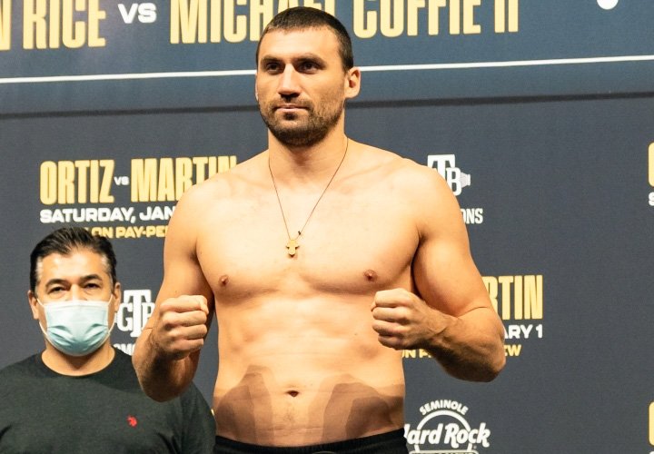 Po tretjem knockoutu, ki ga je Faust zadel Gruzijcu, je sodnik po štetju sklenil, da Kiladze ne more nadaljevati boja, nakar je Gruzijec izgubil živce, sodnika pa je odrinil in ga udaril v prsi. Sodnik Burgos je ostal v šoku, po dvoboju pa se je le zasmejal. Zmago je na koncu slavil ukrajinski boksar Viktor Faust.