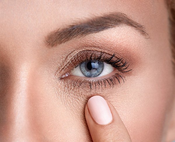 Vdor tujka v oko, čeprav neprijeten, je lahko povsem nedolžna stvar, v redkejših primerih pa nam jo lahko močno zagode in poslabša kakovost življenja, zato v primeru težjih poškodb velja čim prej obiskati zdravnika – oftalmologa, predvsem pa paziti, da s svojim ravnanjem poškodbe še ne poslabšamo.