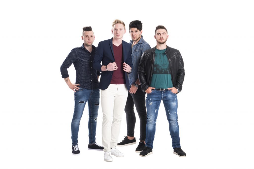 Zvita feltna - Pesem - Pridi nazaj - Če smo točni, letos teče že 16. leto. A smo 15-letnico povlekli na letos, saj lansko leto ni bilo takih možnosti za koncerte, zato naj bo letos leto našega praznovanja. Pripravljamo spektakel z zanimivimi glasbenimi gosti v marcu v Cvetličarni