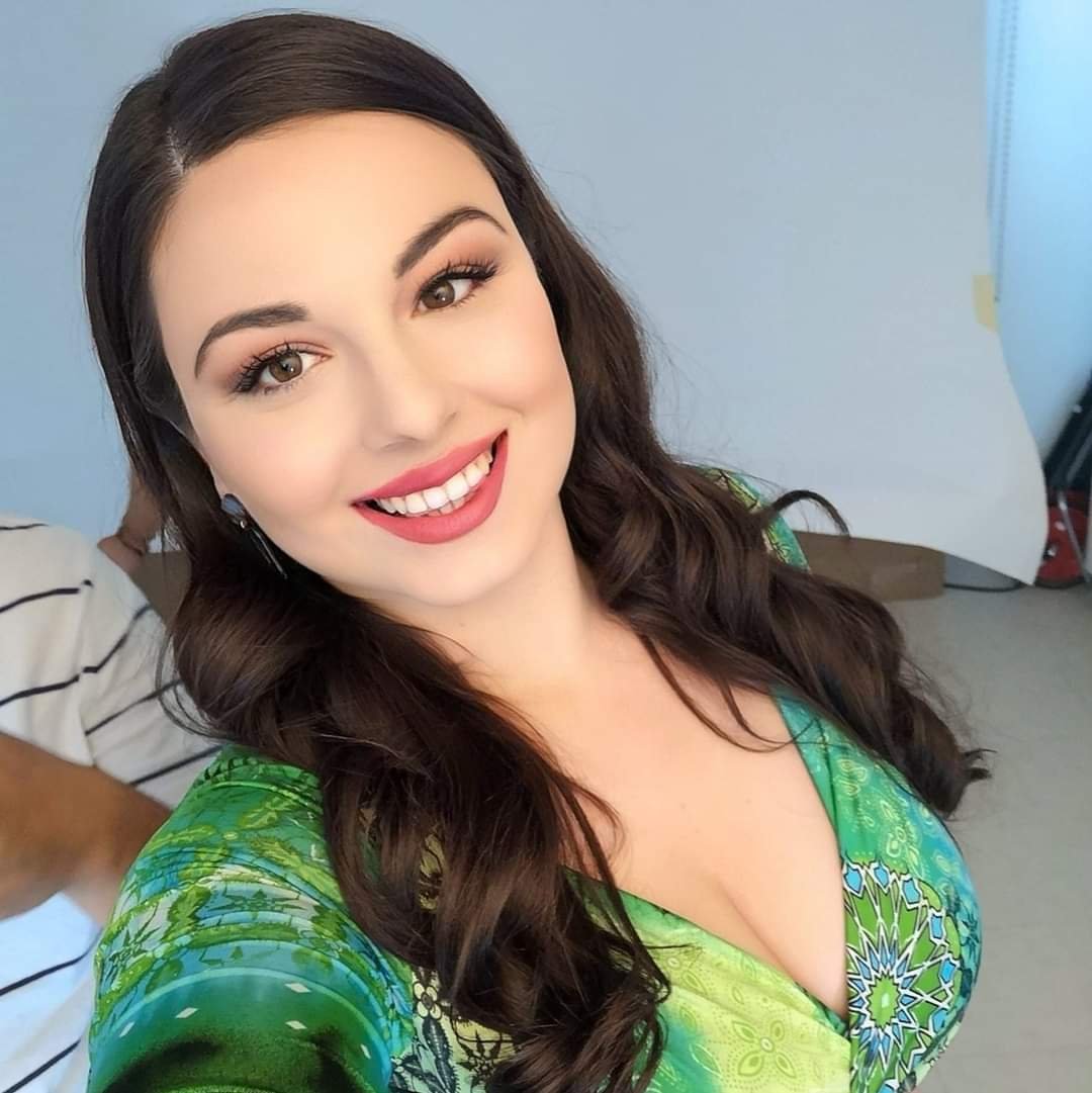 Pred leti je Bojana Ivanović blestela na modnih pistah, tudi na tekmovanju za miss Slovenije, potem pa je skoraj čez noč pustila ta del življenja za seboj in se rešila okov, ki jih prinaša ta posel, ter poiskala tisto, kar jo osrečuje.