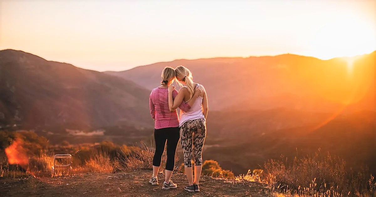 Sorodna duša: 8 znakov pravega prijateljstva Včasih so prijateljstva celo bolj iskrena in zanesljiva kot partnerski odnosi. Ko so sorodne duše naši prijatelji, so to prijateljstva, ki so nekaj posebnega, običajno trajajo dolgo in so vedno tam medtem ko partnerji in drugi prijatelji odhajajo. So ljudje, ki nas tako zelo poznajo in nas imajo radi kljub vsem našim hibam in tegobam. Imeti sorodno dušo za pravega prijatelja je naravnost čudovito. 8 znakov, da ste našli sorodno dušo v čudovitem prijateljskem odnosu.