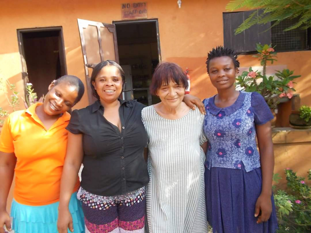 Lado-Bizovicar-mama-Barbara-Bizovicar-dokumentarni-film-Doma-v-Afriki-3