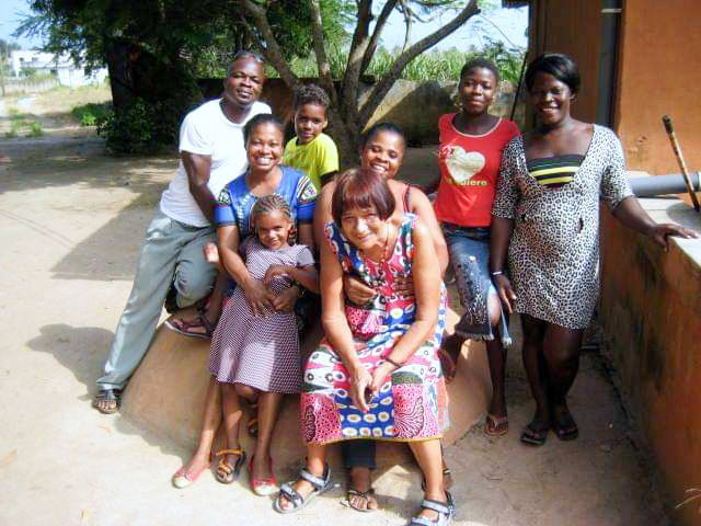 Lado-Bizovicar-mama-Barbara-Bizovicar-dokumentarni-film-Doma-v-Afriki-8